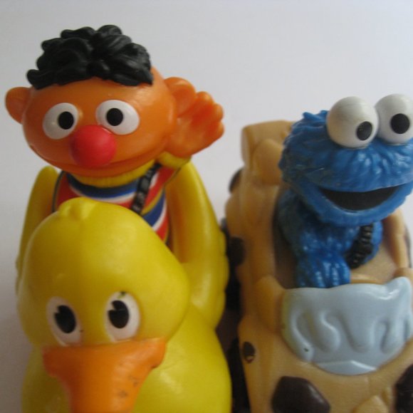 Sesame Street Racers Cars Ernie & Cookie Monster Hasbro 2012 Lot of 2 Playskool - Picture 2 of 16